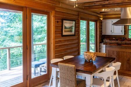 Cozy 2 Bedroom Cabin Nestled In Wooded Hideaway Монтерей Экстерьер фото