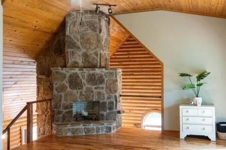 Cozy 2 Bedroom Cabin Nestled In Wooded Hideaway Монтерей Экстерьер фото