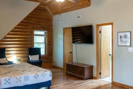 Cozy 2 Bedroom Cabin Nestled In Wooded Hideaway Монтерей Экстерьер фото
