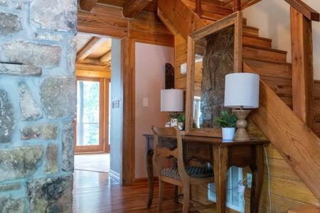 Cozy 2 Bedroom Cabin Nestled In Wooded Hideaway Монтерей Экстерьер фото