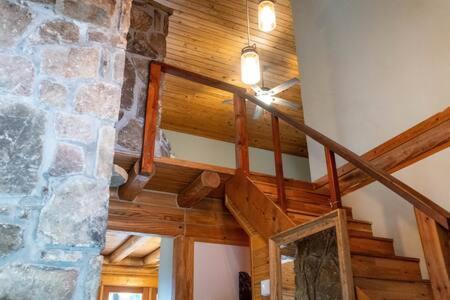 Cozy 2 Bedroom Cabin Nestled In Wooded Hideaway Монтерей Экстерьер фото