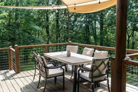 Cozy 2 Bedroom Cabin Nestled In Wooded Hideaway Монтерей Экстерьер фото